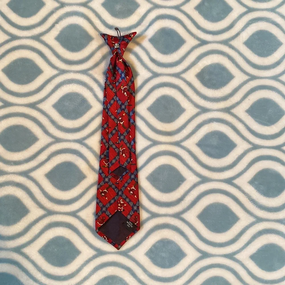 American Traditions child’s Christmas neck tie; 14” Long & 3” W; 100% silk; EUC